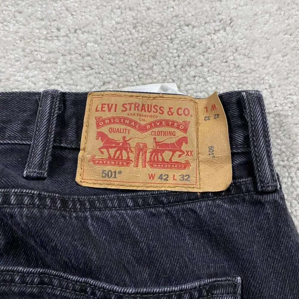 Levis 501 Jeans Mens 42x32 Black Button Fly Straight Leg Charcoal Denim Basics